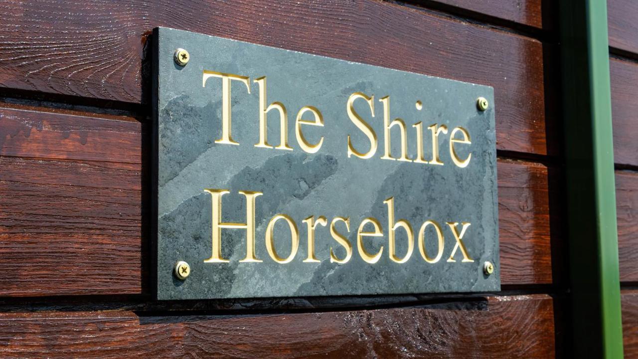 The Shire Luxury Converted Horse Lorry With Private Hot Tub Cyfie Farm Llanfyllin エクステリア 写真